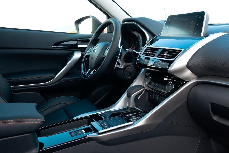 El interior del Mitsubishi Eclipse Cross cuenta con buenos acabados y ajustes.