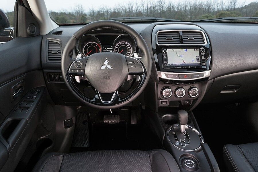 Los cambios más evidentes en el interior están en el volante y la pantalla multimedia.