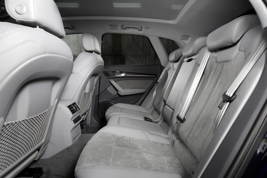 Una de las novedades del interior del Audi Q5 es que, en opción, la banqueta trasera puede desplazarse longitudinalmente.