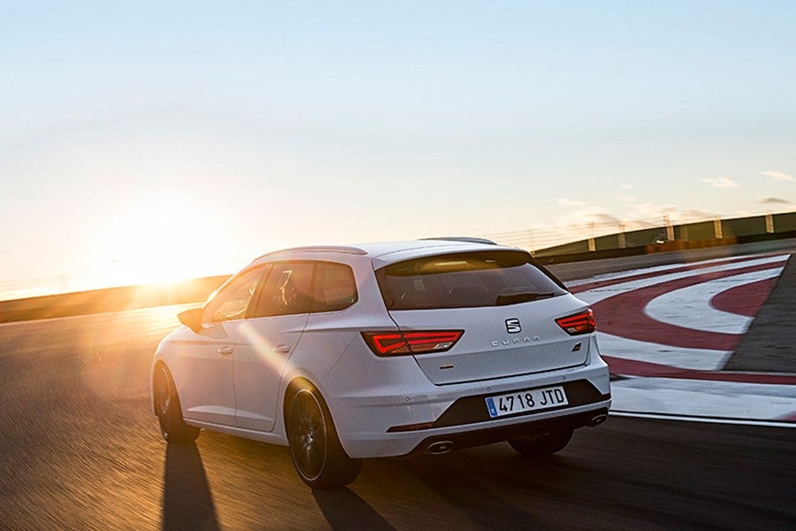La carrocería familiar, ST, del nuevo Seat León Cupra es la única que puede optar al sistema de tracción a las 4 ruedas. Las de 3 o 5 puertas son de tracción delantera.