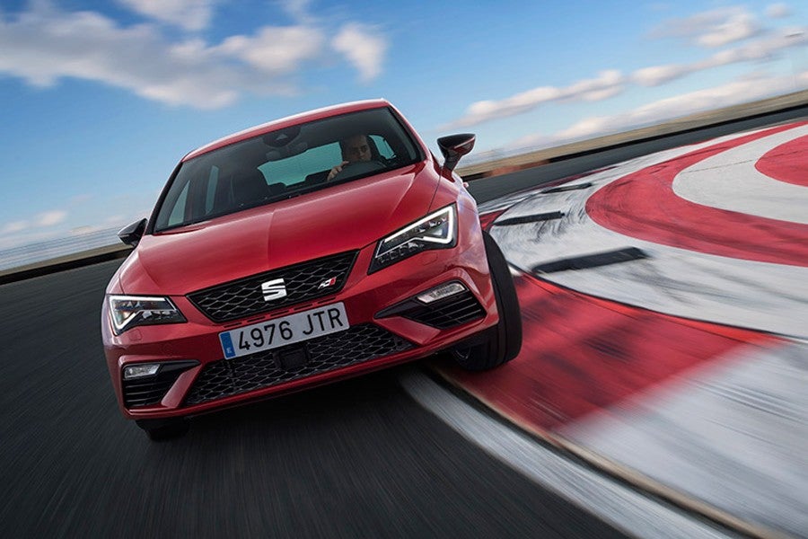 Las altas prestaciones combinadas con la facilidad de conducción son las dos notas destacadas del nuevo Seat León Cupra.