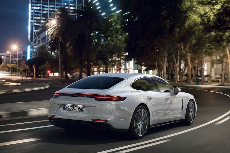 El Porsche Panamera Turbo Híbrido tiene motor eléctrico alimentado por baterías enchufables.