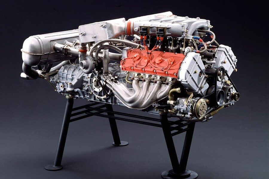 El motor del Ferrari F40 era de 8 cilindros en V sobrealimentado y colocado en posición central, conceptos que Wifredo defendía 50 años antes que Ferrari.