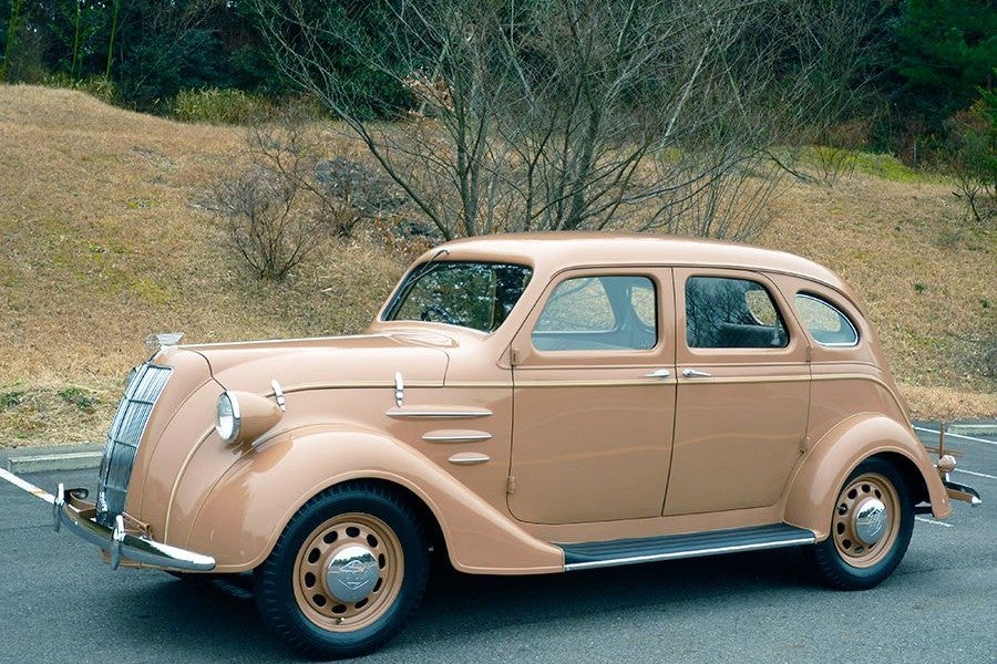 El Toyota AA tenía unas líneas inspiradas en el Chrysler Airflow.