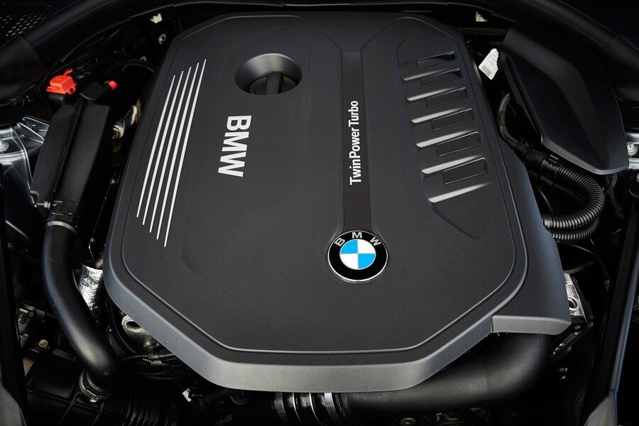 El nuevo BMW Serie 5 está disponible, por el momento, con dos opciones mecánicas de gasolina y otras tantas diésel.
