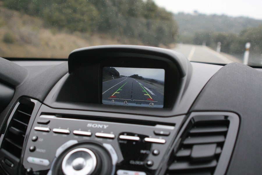 La pantalla central del Ford Fiesta ST es de 5″ y es opcional que sea en color.
