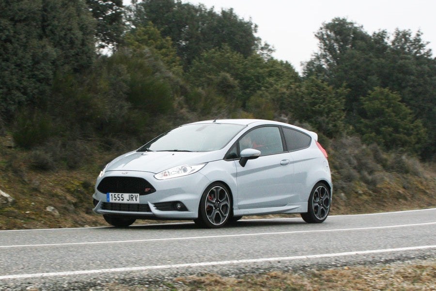 El Ford Fiesta ST está disponible con motor de 182 CV y con 200 CV, que es que estamos probando en Autocasion.com