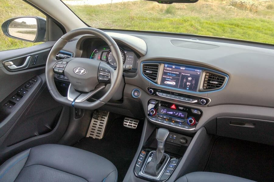 El interior del Hyundai Ioniq es muy bueno por calidad, ajustes y ergonomía.