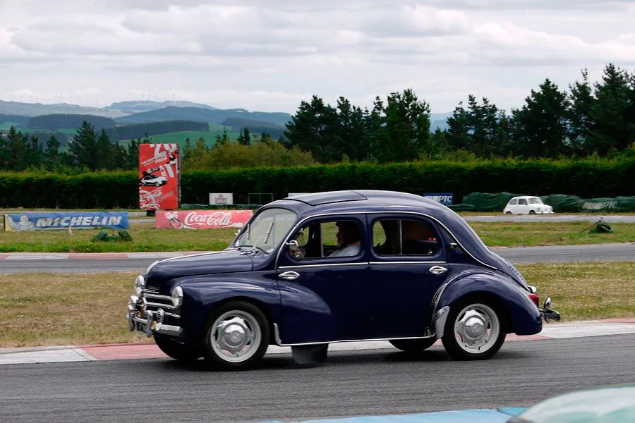 El Renault 4/4 fue el primer coche fabricado en España tras la Guerra Civil.