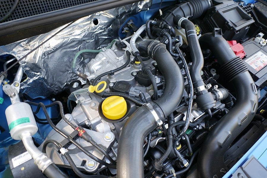 El motor de 3 cilindros vibra mucho en este modelo.