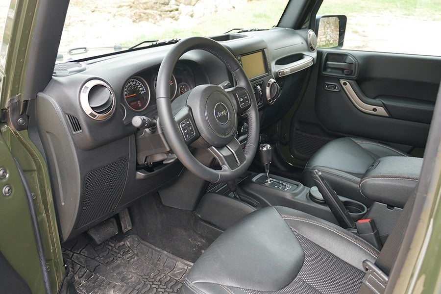 El interior del Wrangler sigue siendo espartano para lo que estamos acostumbrados a ver.