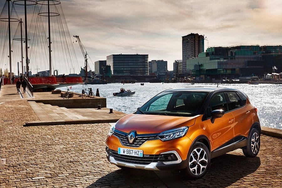 Los colores atrevidos y las carrocerías en dos tonos favorecen al Captur.