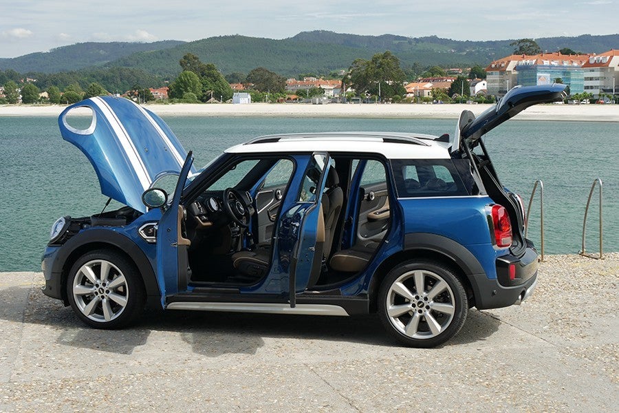 El equipamiento del Countryman puede ser tan completo como nuestra cuenta bancaria pueda permitirse.