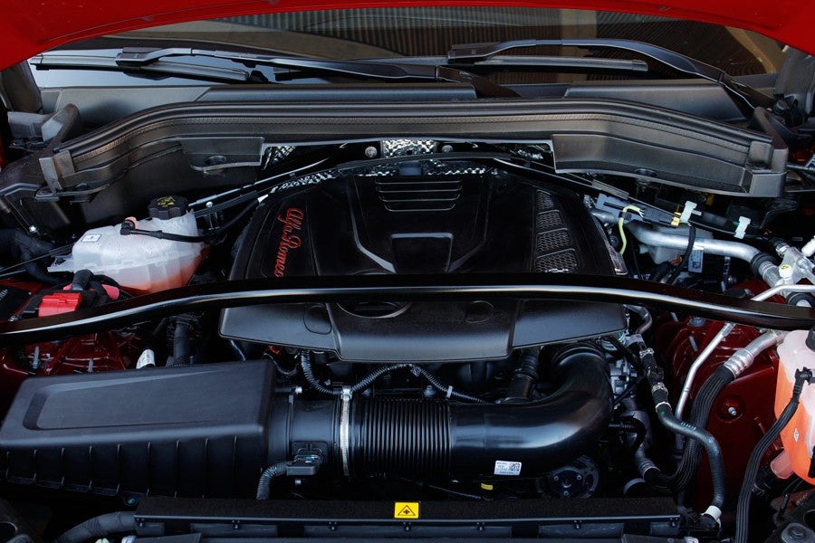 Cuenta con motores gasolina y diésel con, por el momento, potencias de entre 150 y 280 CV.