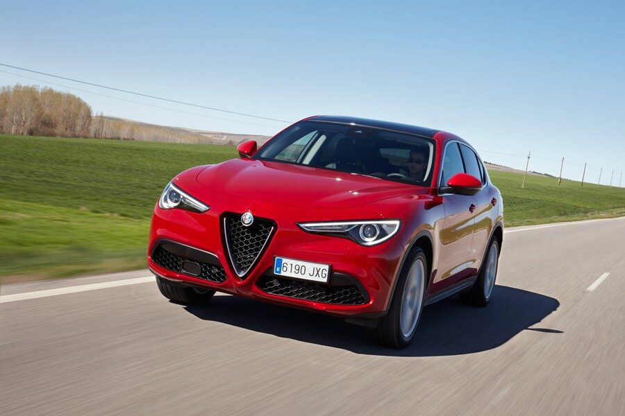 Ya está a la venta el nuevo Alfa Romeo Stelvio, con motores gasolina y diésel y un precio de partida de 40.300 euros.