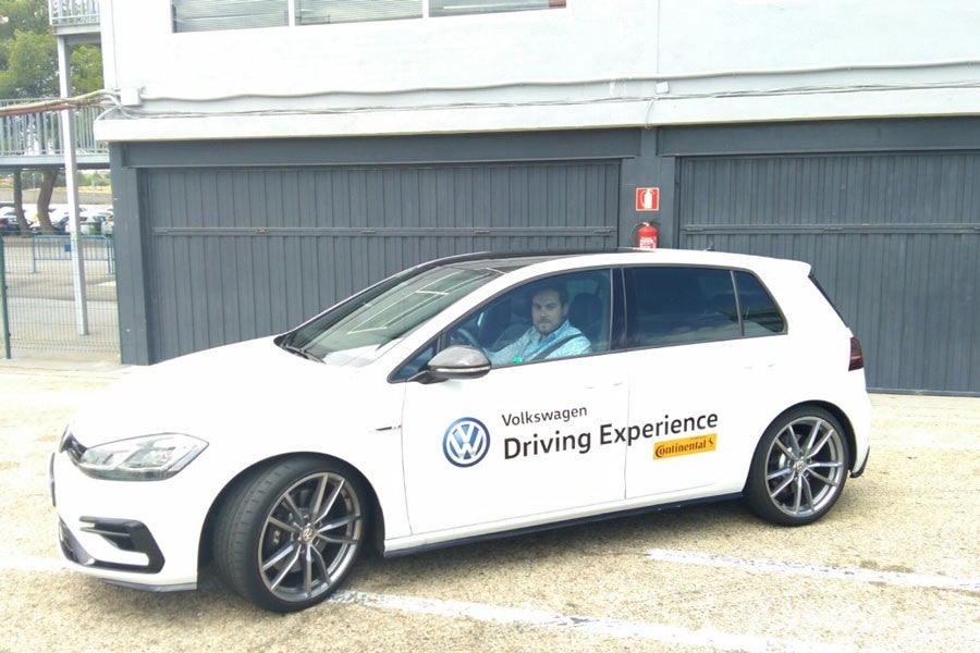 Volkswagen nos brindó la oportunidad de rodar en el Golf R por el Jarama y, claro… no pudimos decir que no.