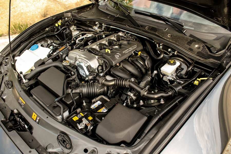 El motor de dos litros del Mazda MX-5 RF desarrolla 160 CV y entrega 200 Nm de par máximo.