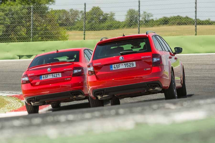 El Skoda Ocatavia RS 245 esta disponible n dos versiones, Combi y sedán.