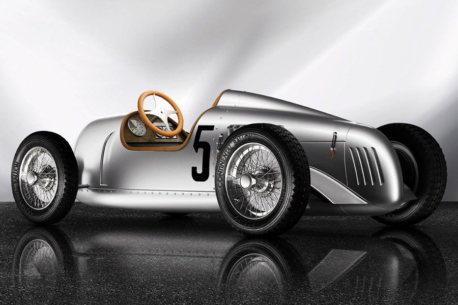 Un coche de pedales como éste superó los 8.000 euros.