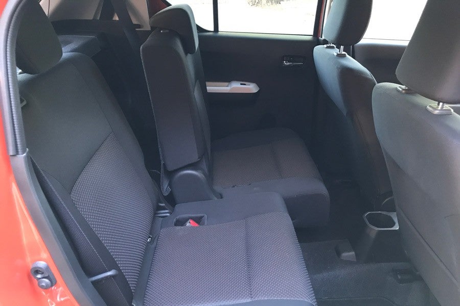 Los asientos traseros son regulables en profundidad; una solución muy buena para este tipo de coche.