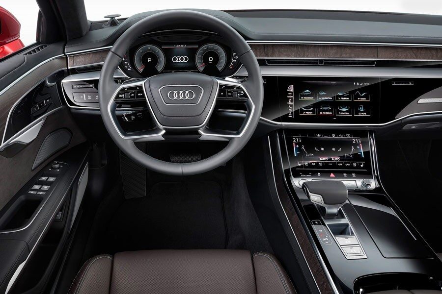 El nuevo puesto de conducción del Audi A8 presenta una imagen actual, incluso, futurista.