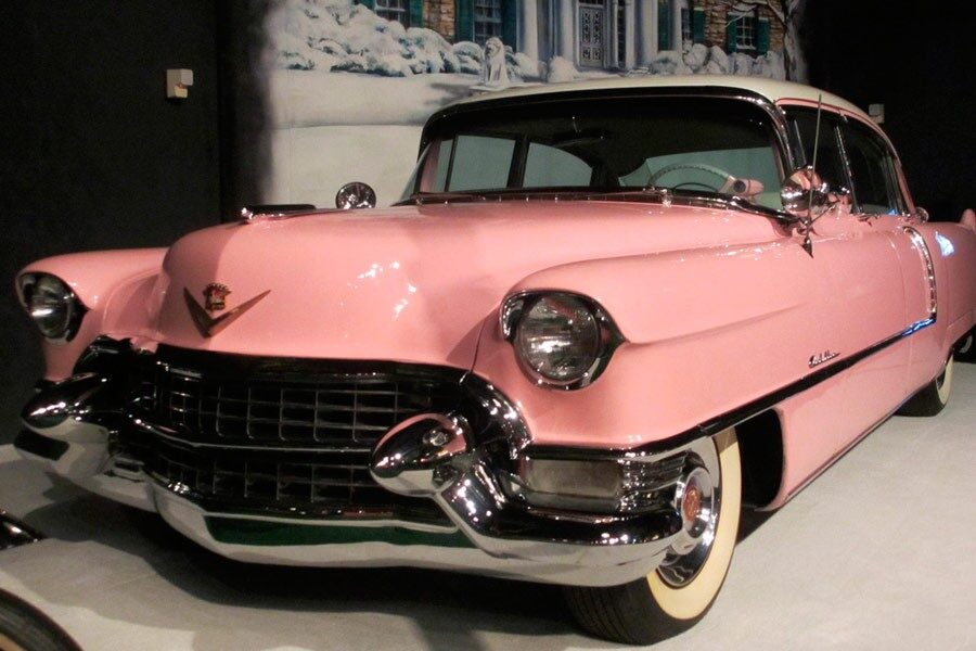 El Cadillac Fleetwood rosa de 1955 es, quizá, el coche más famoso del Rey del Rock.