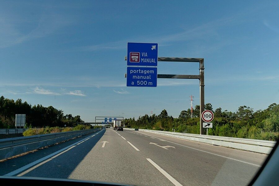 En Portugal existen autopistas de peaje convencional y autovías cuyo pago sólo se puede hacer electrónicamente.