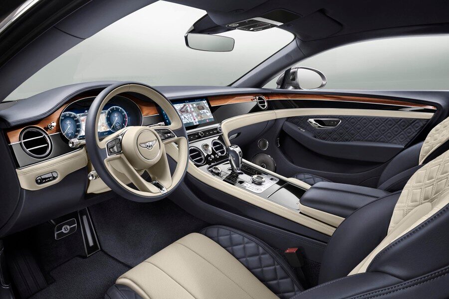 El habitáculo del Bentley Continental GT ha sido cuidado hasta el último detalle.