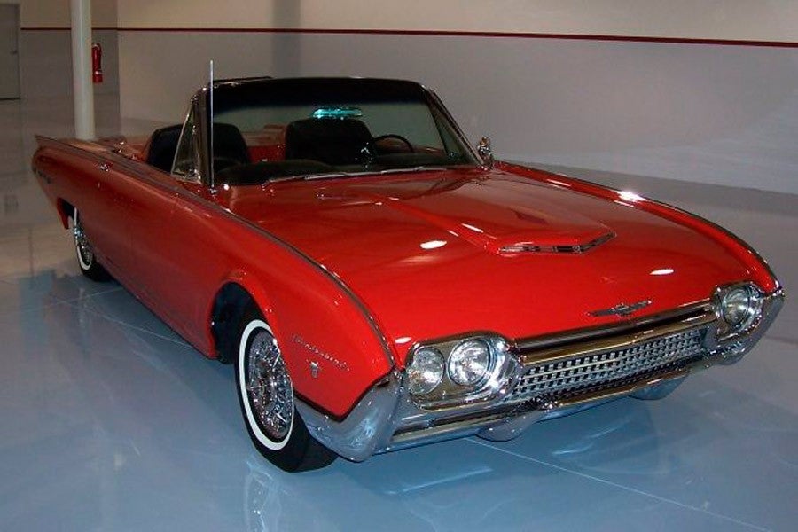 Un precioso Ford Thunderbird como el que perteneció a Elvis Presley.