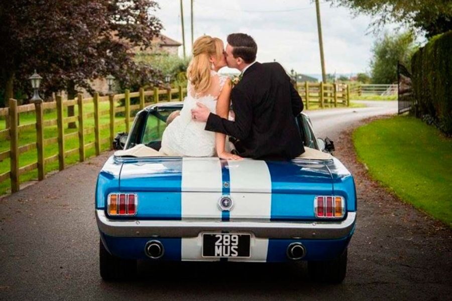 De boda en un Ford Mustang hasta que la muerte os separe