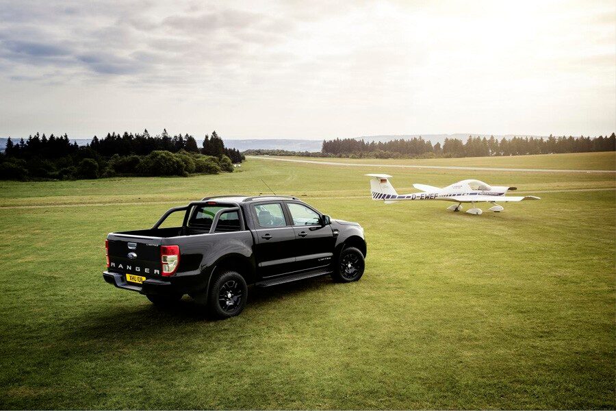 Ford Ranger Black Edition, una pisk up «muy oscura».
