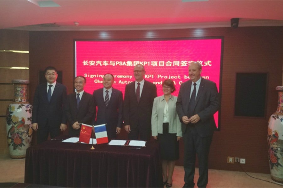 Firma del acuerdo entre el Grupo PSA y ChangAn Automobile.