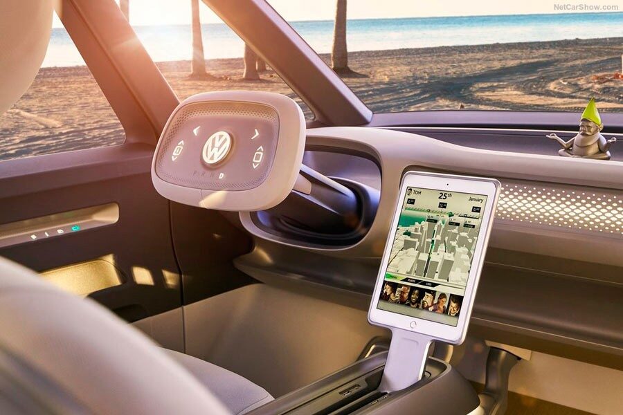 Así podría ser el cuadro de mandos de un coche que te permite conducir o que lo haga el sistema por ti (VW ID Buzz Concept).