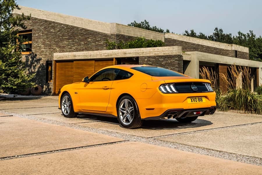 El nuevo Ford Mustang 2018 incorpora un nuevo paragolpes trasero y válvulas activas en las salidas de escape.