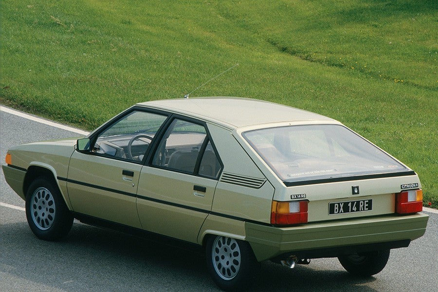 El Citroën BX fue el sustituto del GS y heredó de éste su sistema hidroneumático.