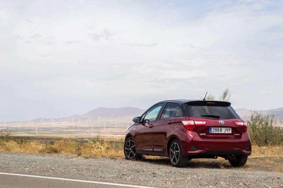 El Toyota Yaris Hybrid casi no se diferencia del resto de al familia.