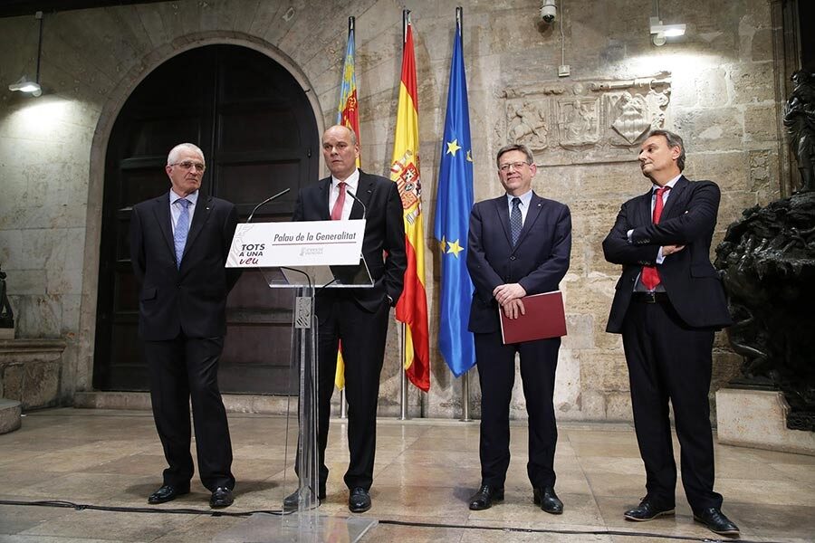 Miembros de Ford y Presidente de la Generalitat Valenciana.