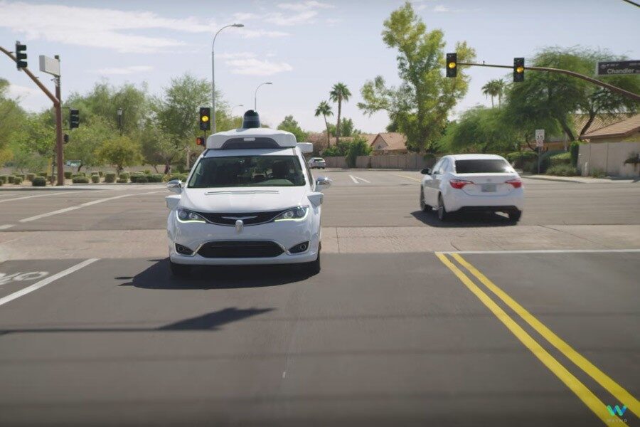 El coche autónomo de Google, Waymo, servirá como taxi en las ciudades.