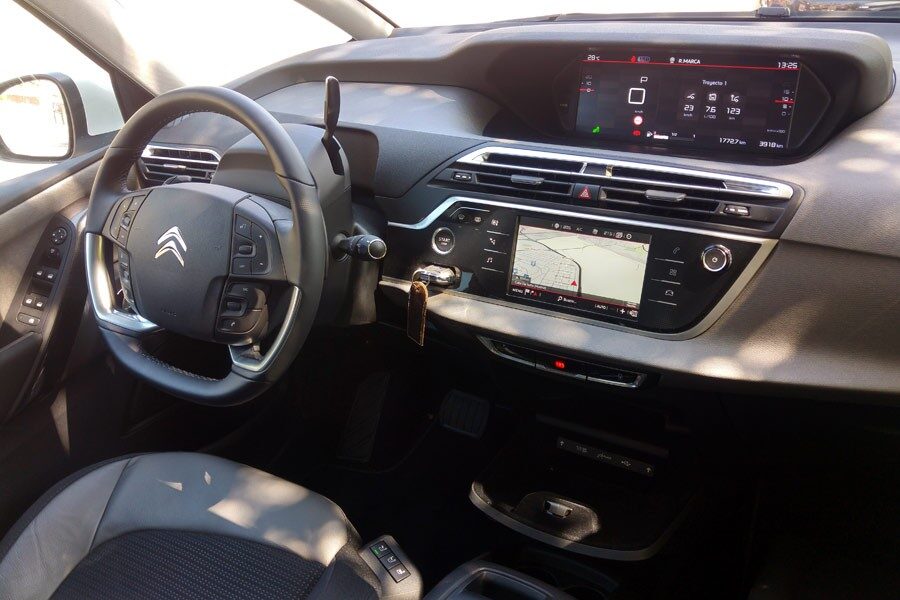 El interior del Citroën Grand C4 Picasso sorprende por la calidad de los materiales empleados.