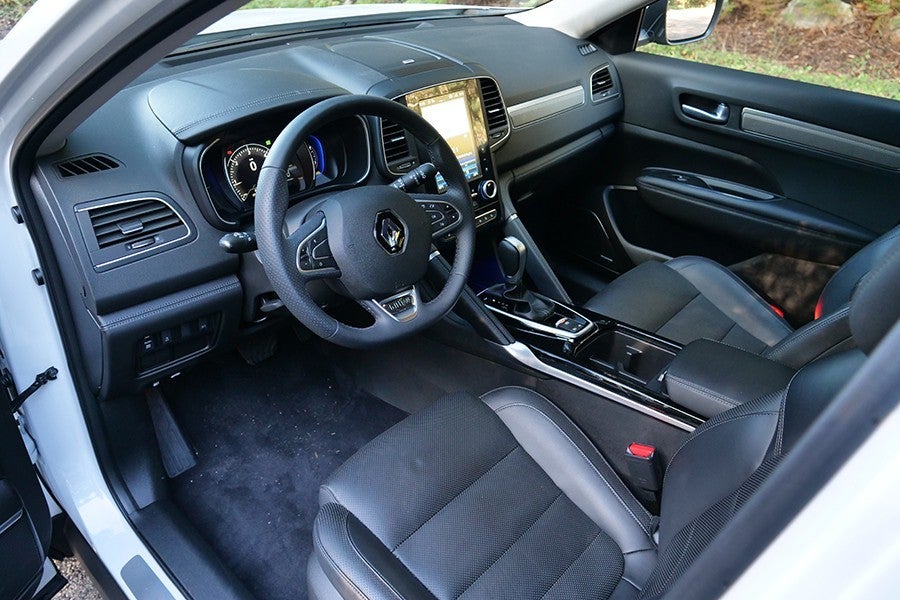 El Koleos tiene un interior espacioso y de aspecto moderno.