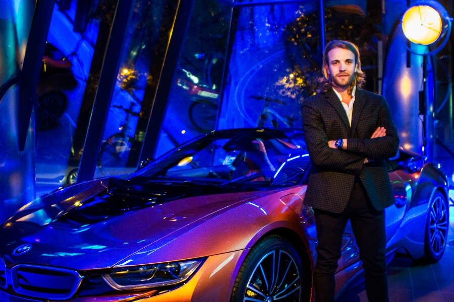 Dani Clos en la presentación de LA CIUDAD BMW con el nuevo i8Roadster
