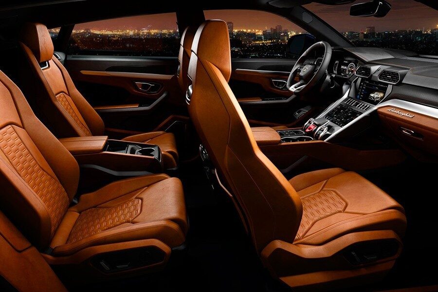 El interior es lujoso y con un estilo muy típico de Lamborghini.