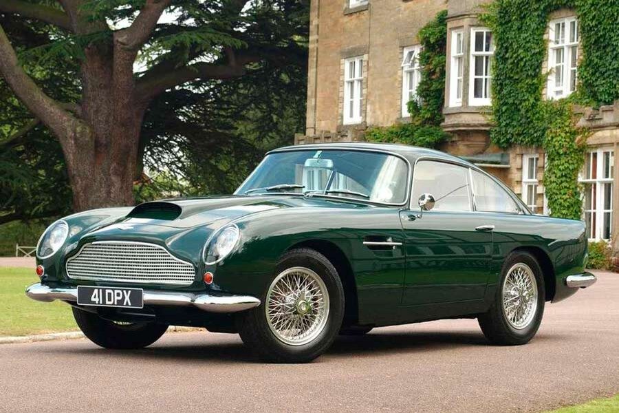 Aston Martin también está en esta prestigiosa lista con su DB4 GT, que alcanzó en el 59 los 245 km/h.