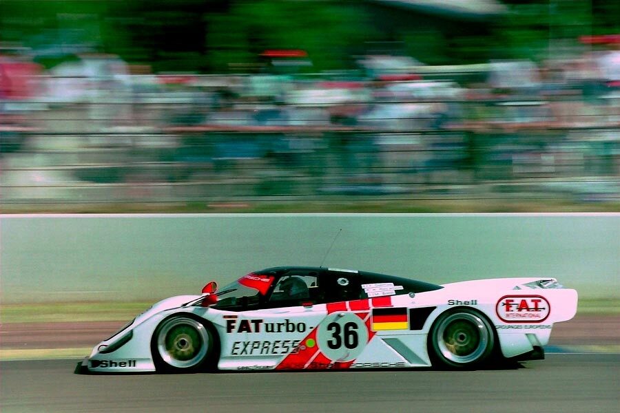 En Le Mans con el Dauer 962 el trío de pilotos consiguió llegar hasta los 404 km/h.