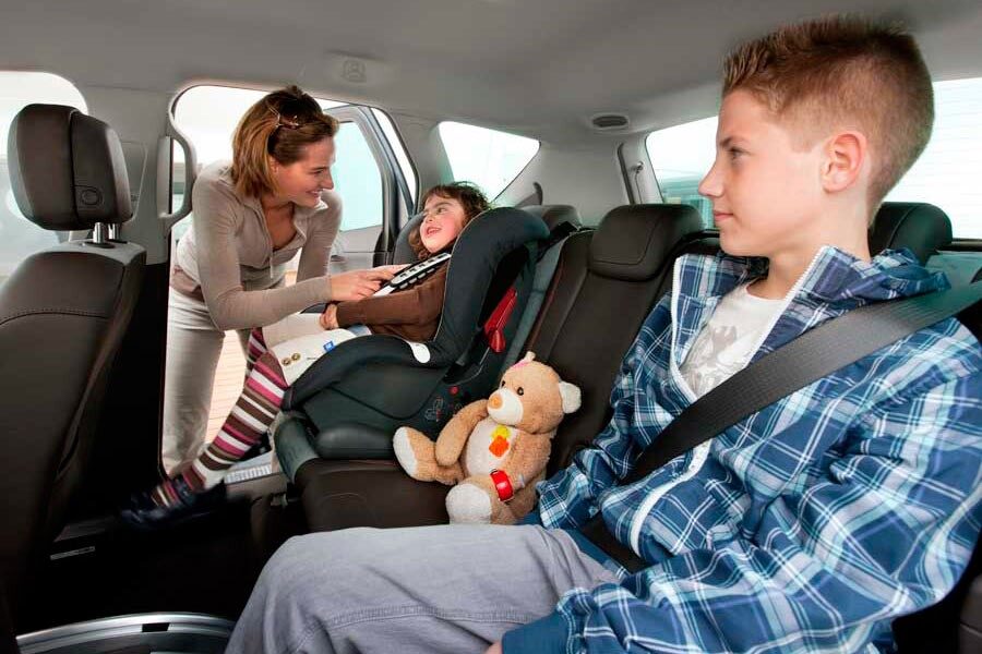 Tres de cada cinco padres ponen en peligro a sus hijos mientras conduce.