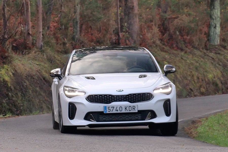 El Stinger sorprende por su eficacia y se revela como uno de los coches más agradables de conducir.