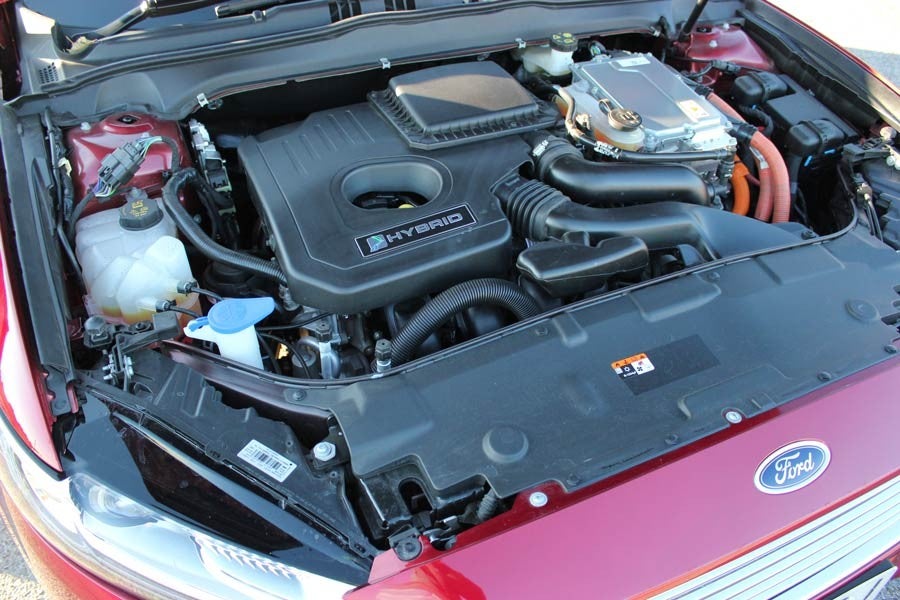 Ambos motores reúnen una potencia conjunta de 187 CV.
