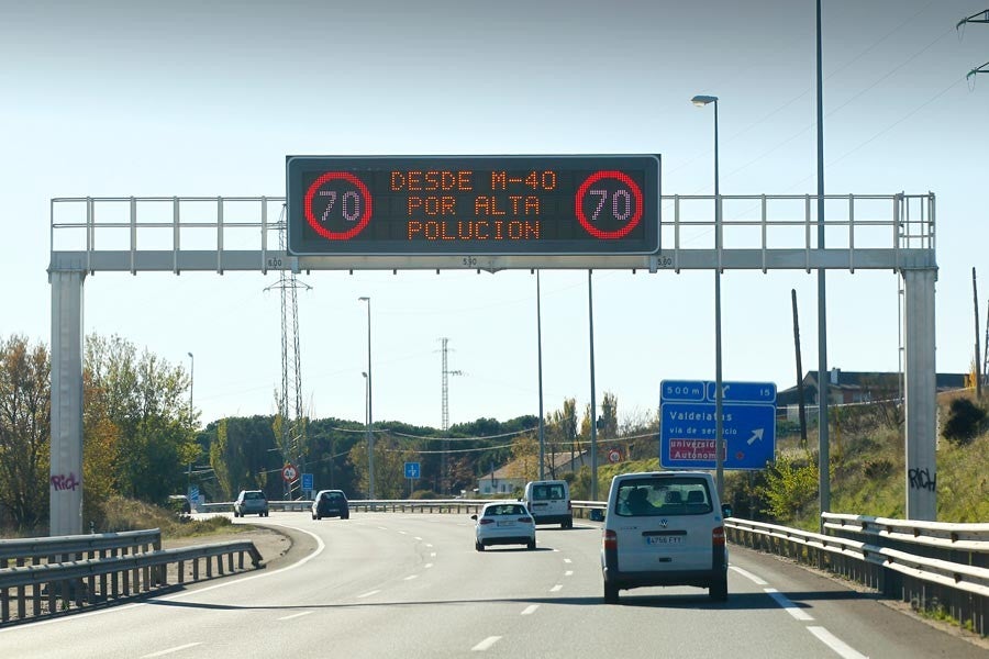 Madrid prohibirá los coches de gasolina anteriores al año 200 y los diésel anteriores a 2006.
