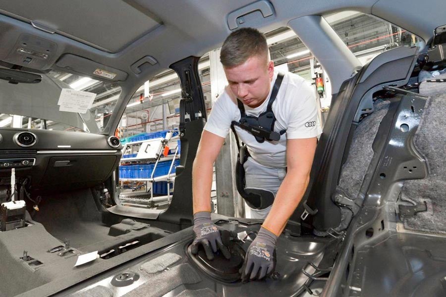 Exoesqueleto trabajadores Audi.