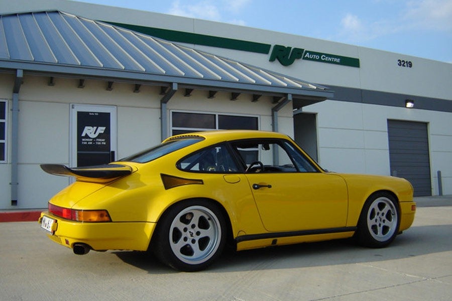 RUF preparó sobre la base de un Porsche 911 el Yellowbird, un mastodonte que fue el primero en alcanzar los 342 km/h.